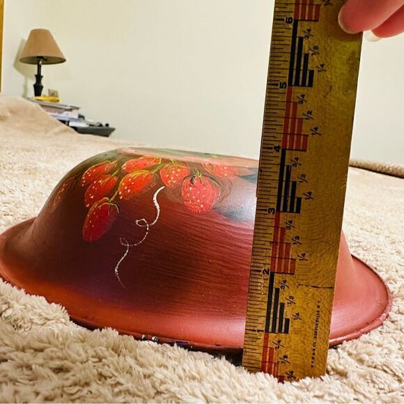 Vintage 60s Hand Painted Apple design enamel bowl wall hanging - Picture 6 of 7